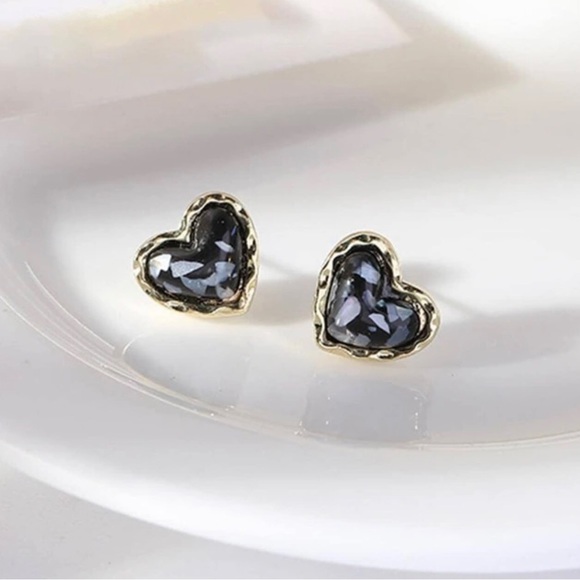 “Seashell Shards” Black Hearts Iridescent Shell Flake Chip Ocean Romance Studs - Picture 10 of 15